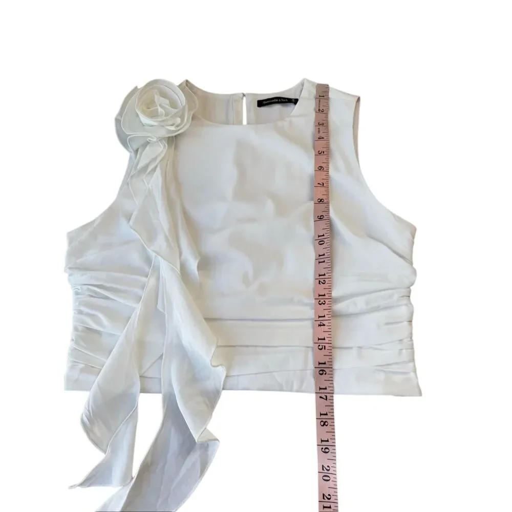 Abercrombie & Fitch White Rosette Ruffle Top Size M - Picture 7 of 9
